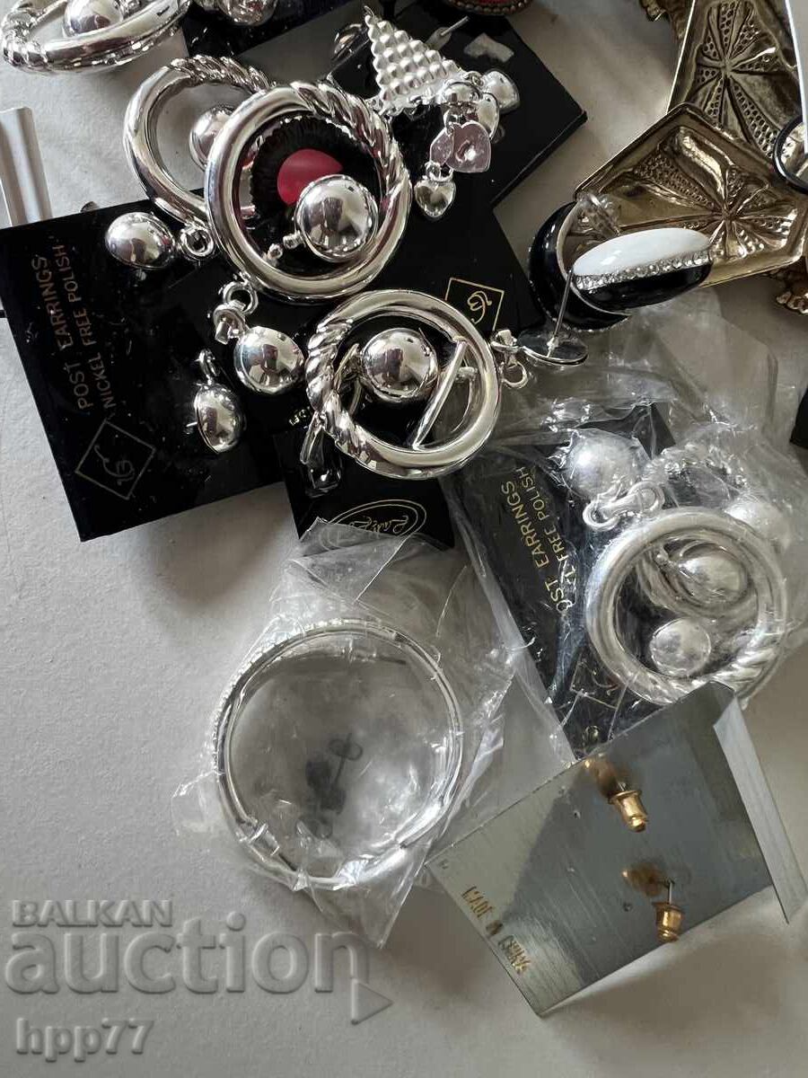 Auction  lot of jewelry 1