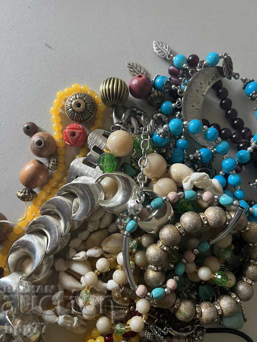 Auction  lot of jewelry 3