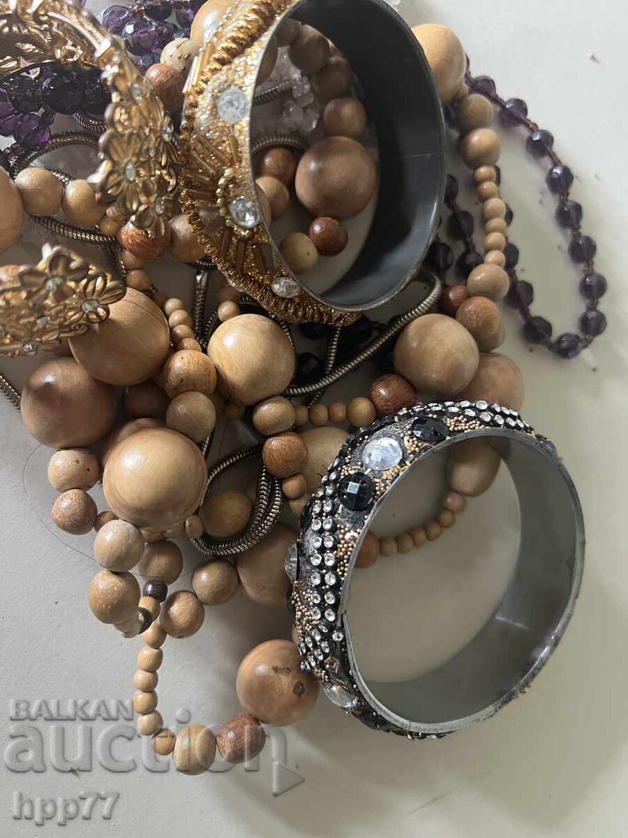 Auction  lot of jewelry 4