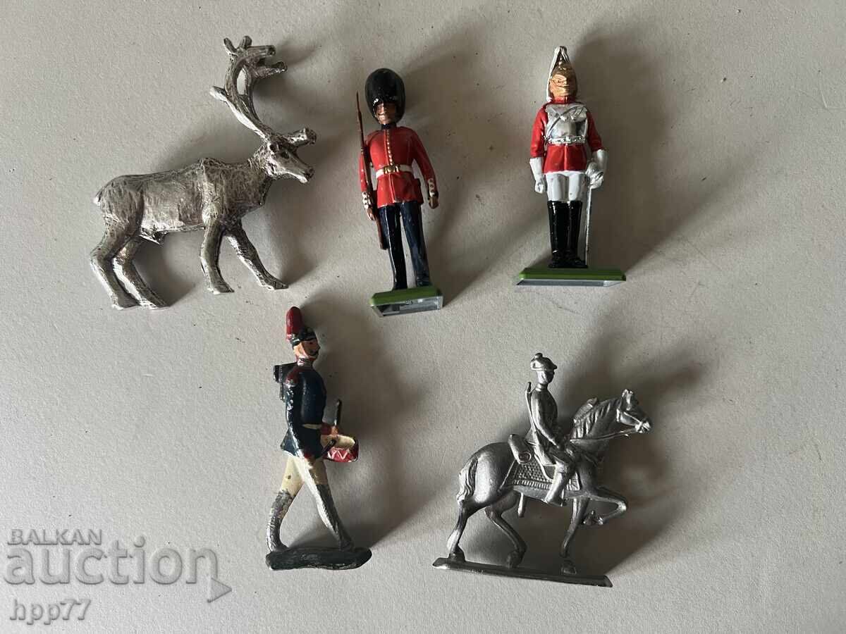 Lot of metal soldiers