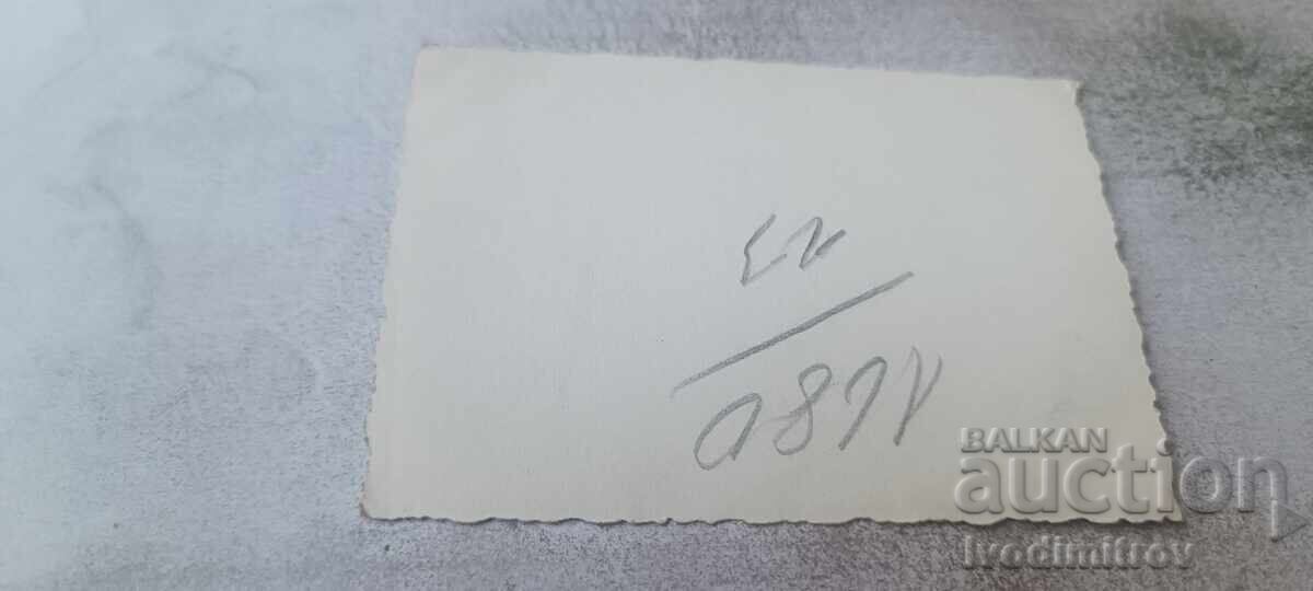 Снимка Двама мъже при душове на плажа с цена € 0.93 | 1.82 лв.