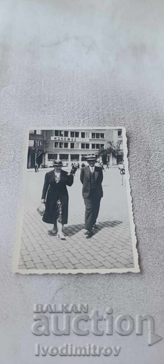 Fotografie Sofia Bărbat și femeie la plimbare 1939