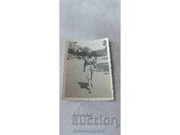 Photo Varna Young woman on a walk