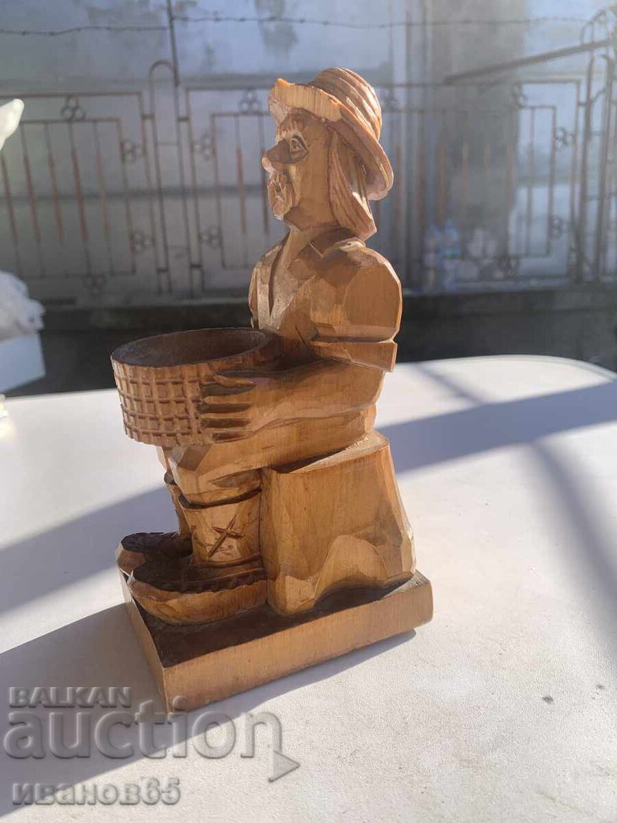 Δημοπρασία ξύλινη φιγούρα