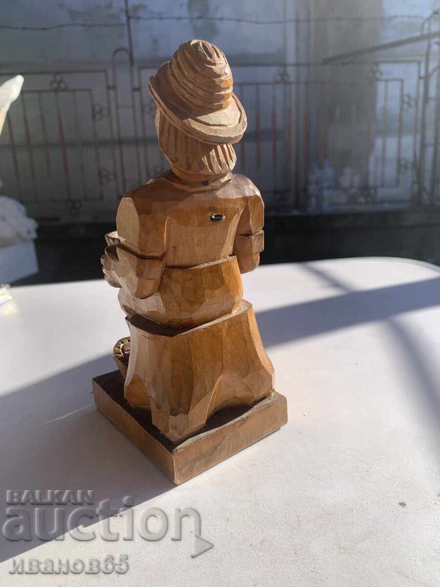 Παράδοση ξύλινη φιγούρα