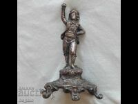 Μοναδικό χάλκινο άγαλμα