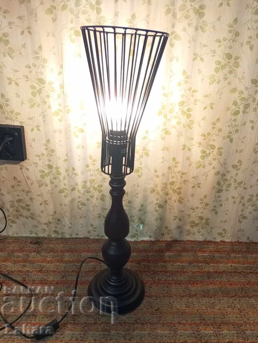 Μεγάλο μεταλλικό φωτιστικό design με τιμή € 36.00 | 70.41 BGN
