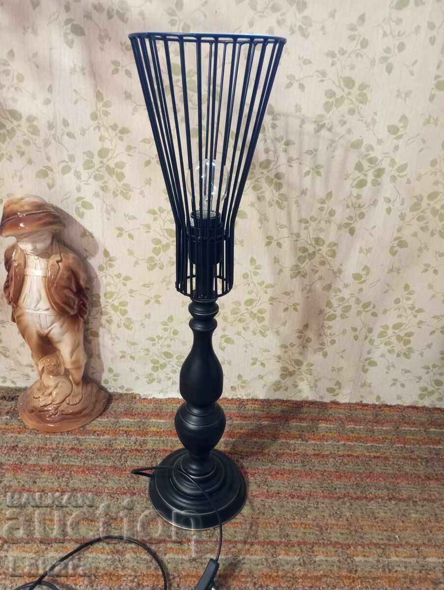 Μεγάλο μεταλλικό φωτιστικό design