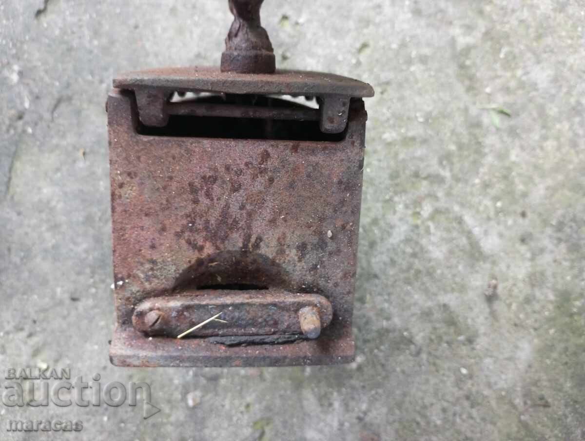 Auction Old cast iron iron Auction Old cast iron iron