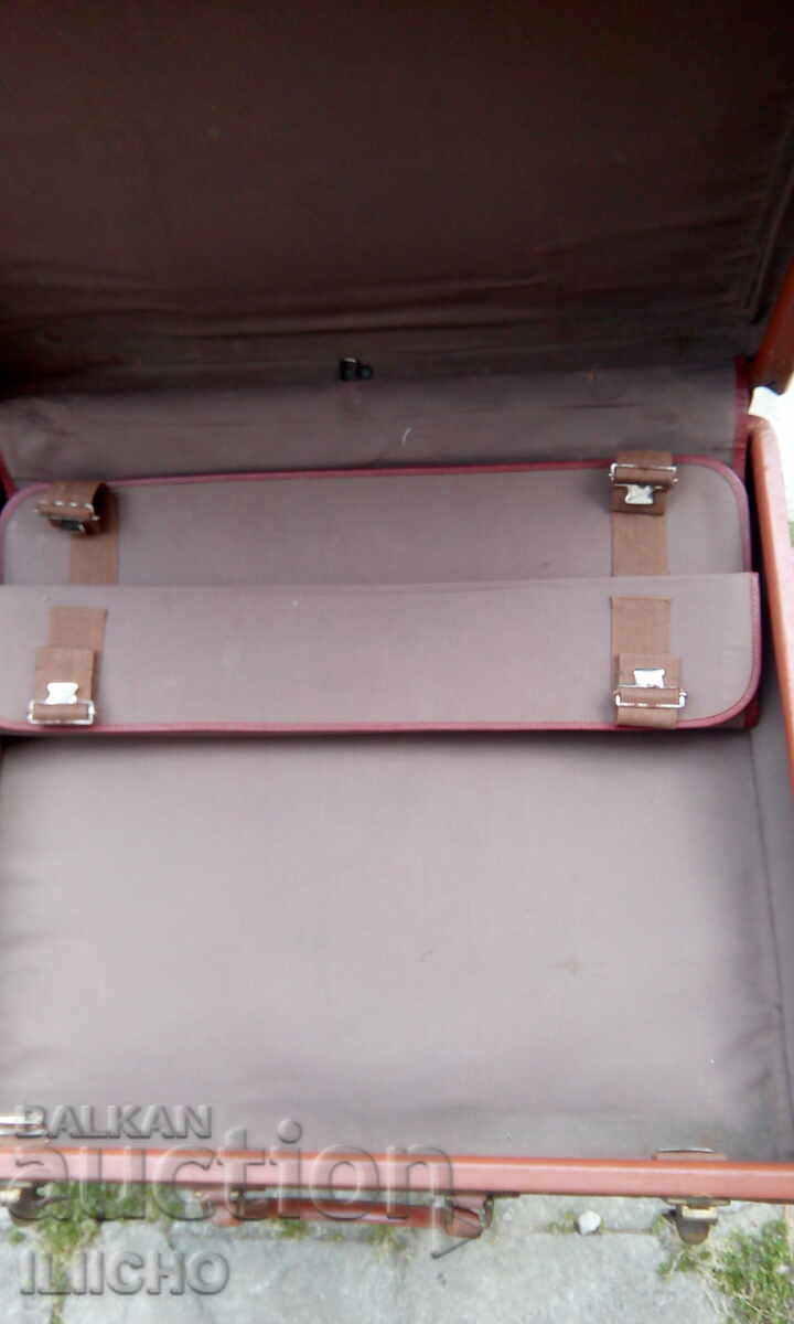 Old USA suitcase with price € 30.00 | 58.68 BGN Old USA suitcase with price € 30.00 | 58.68 BGN
