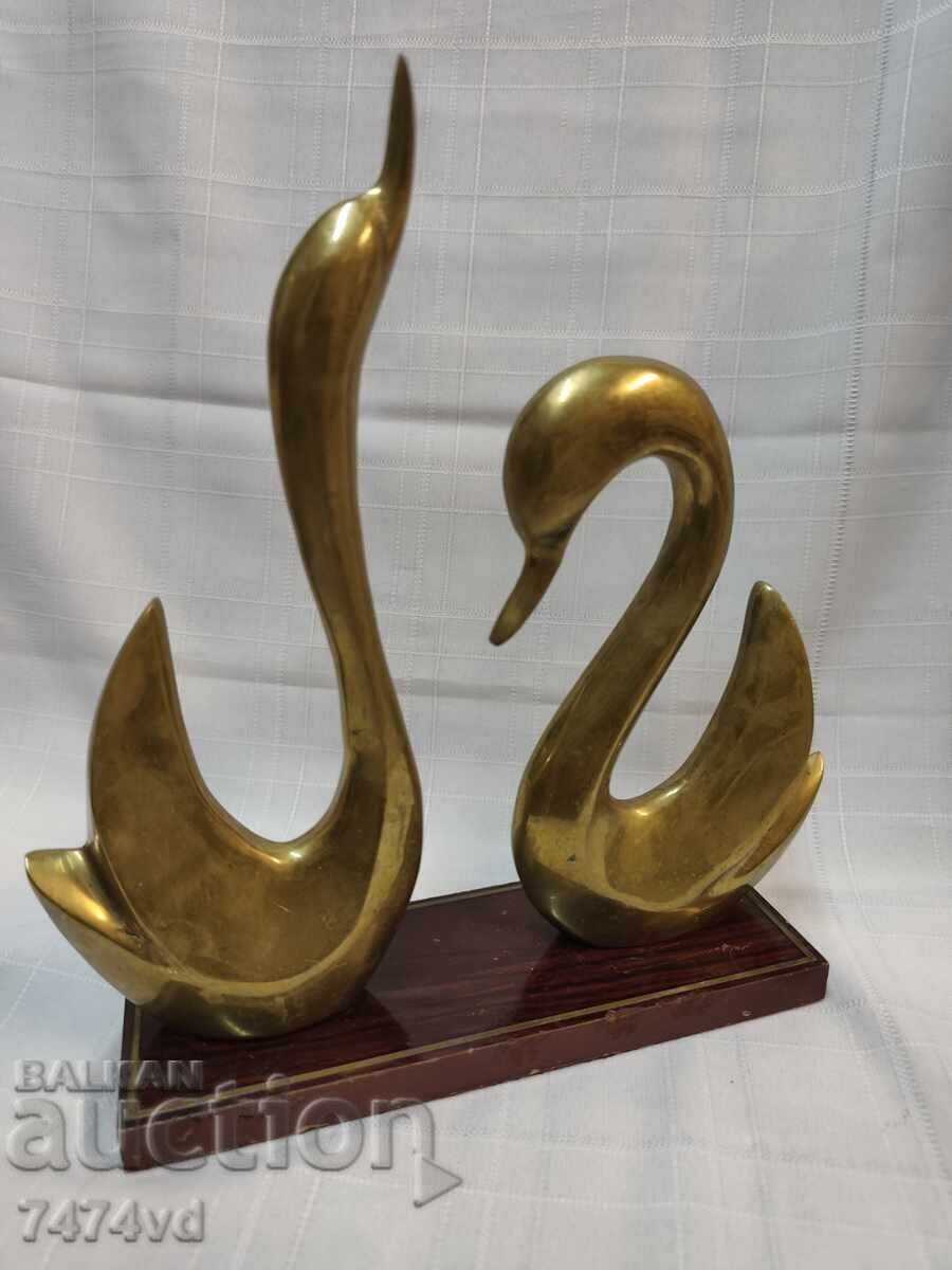 Statuetă retro din două figurine lebede din bronz masiv cu preț € 65.00 | 127.13 BGN Statuetă retro din două figurine lebede din bronz masiv cu preț € 65.00 | 127.13 BGN