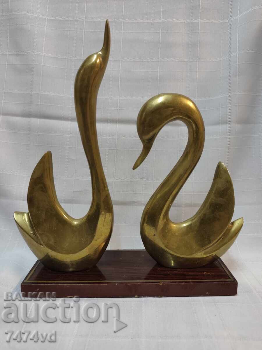 Statuetă retro din două figurine lebede din bronz masiv Statuetă retro din două figurine lebede din bronz masiv