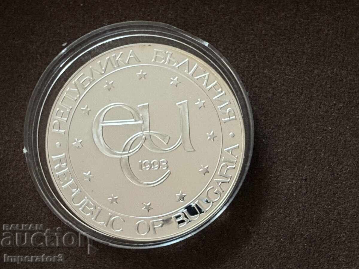 Сребърна монета 500 лева 1993 икона Теодор Стратилат N2 с цена € 1.00 | 1.96 лв. Сребърна монета 500 лева 1993 икона Теодор Стратилат N2 с цена € 1.00 | 1.96 лв.