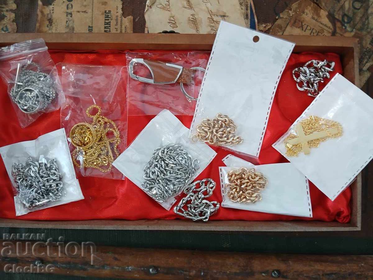 9 pieces of jewelry
