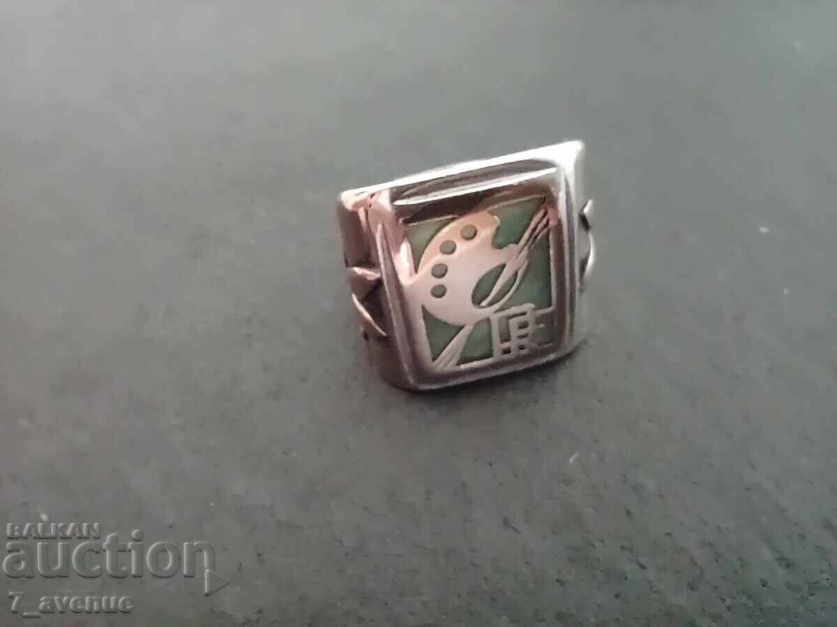 Extraordinary silver and gold ring with natural Jade Extraordinary silver and gold ring with natural Jade