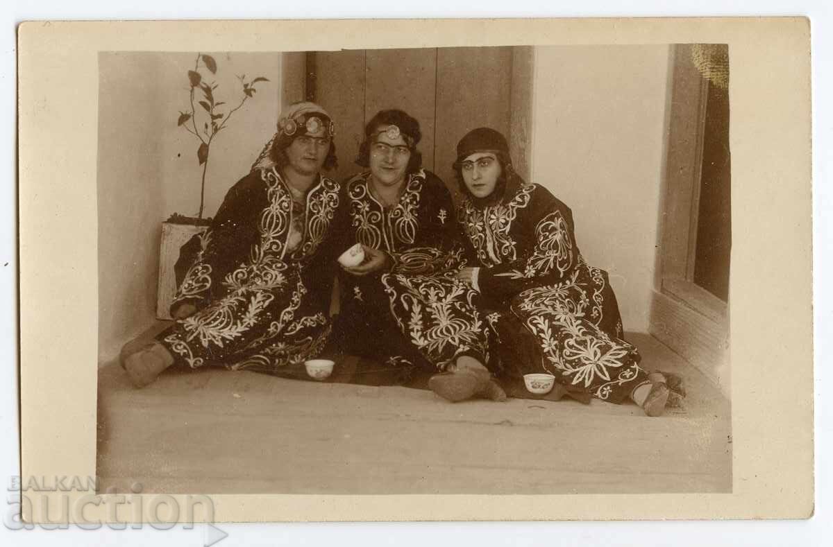 Folk costumes from the 30s
