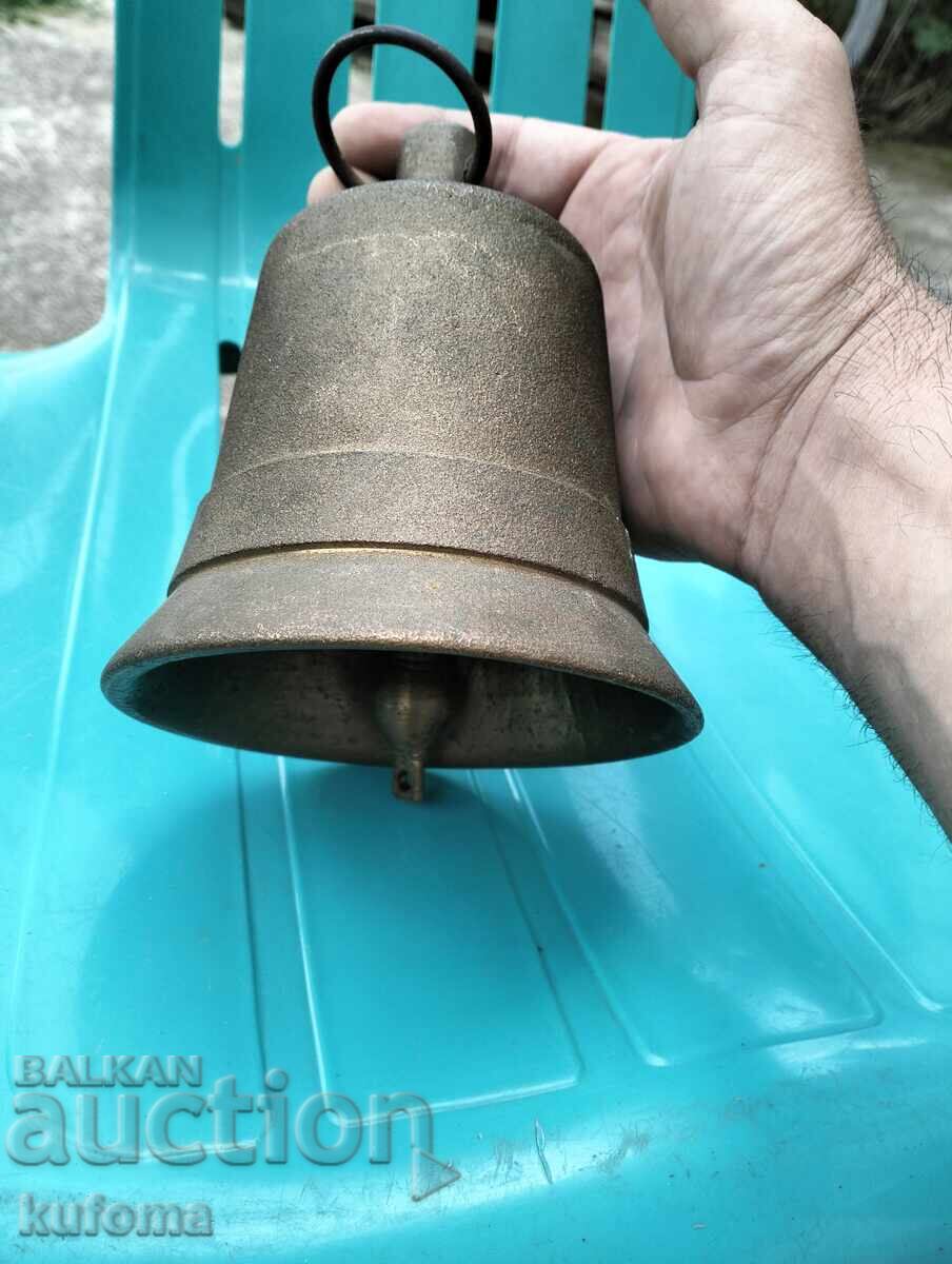 Παλιά μασίφ μπρούτζινη καμπάνα Παλιά μασίφ μπρούτζινη καμπάνα