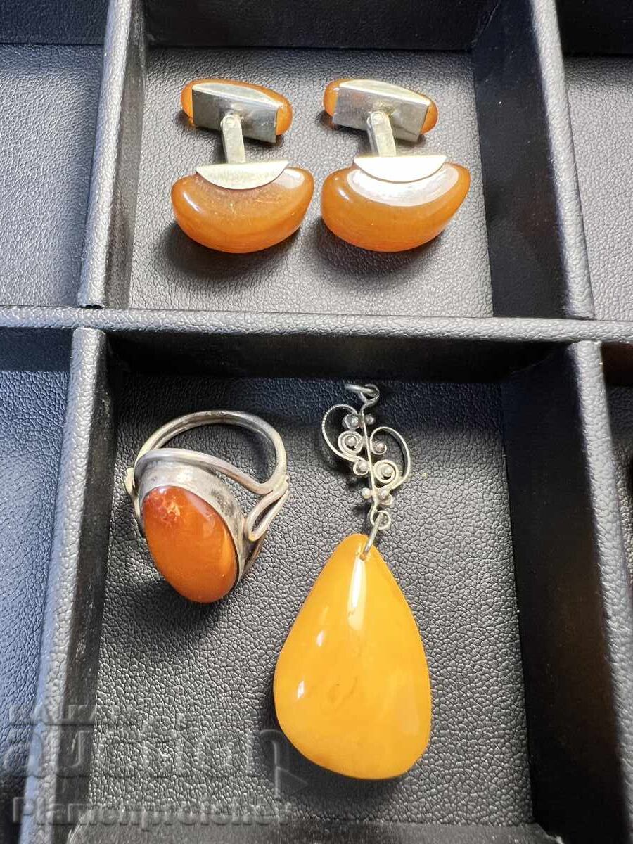Auction 31 GRAMS YELLOW AND RED AMBER Auction 31 GRAMS YELLOW AND RED AMBER