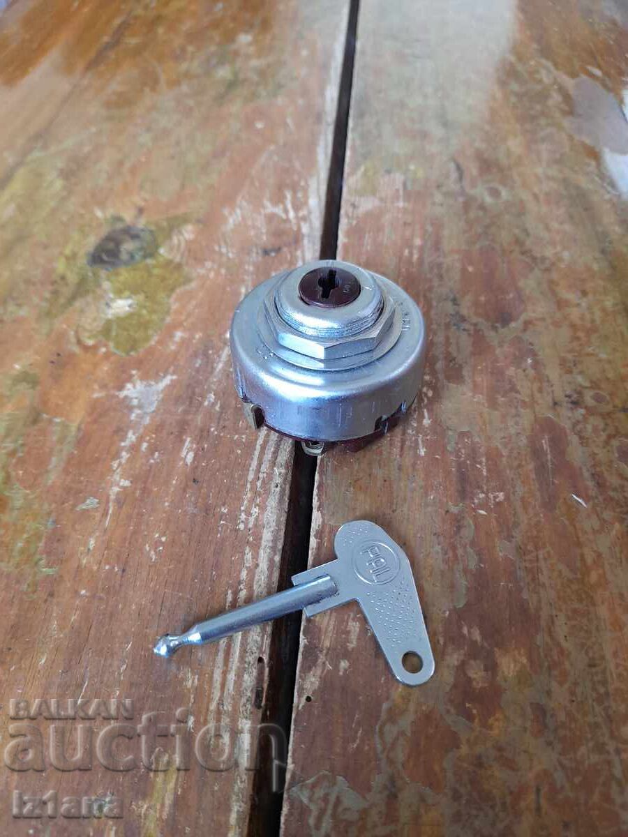 Old PAL ignition switch with price € 37.00 | 72.37 BGN Old PAL ignition switch with price € 37.00 | 72.37 BGN