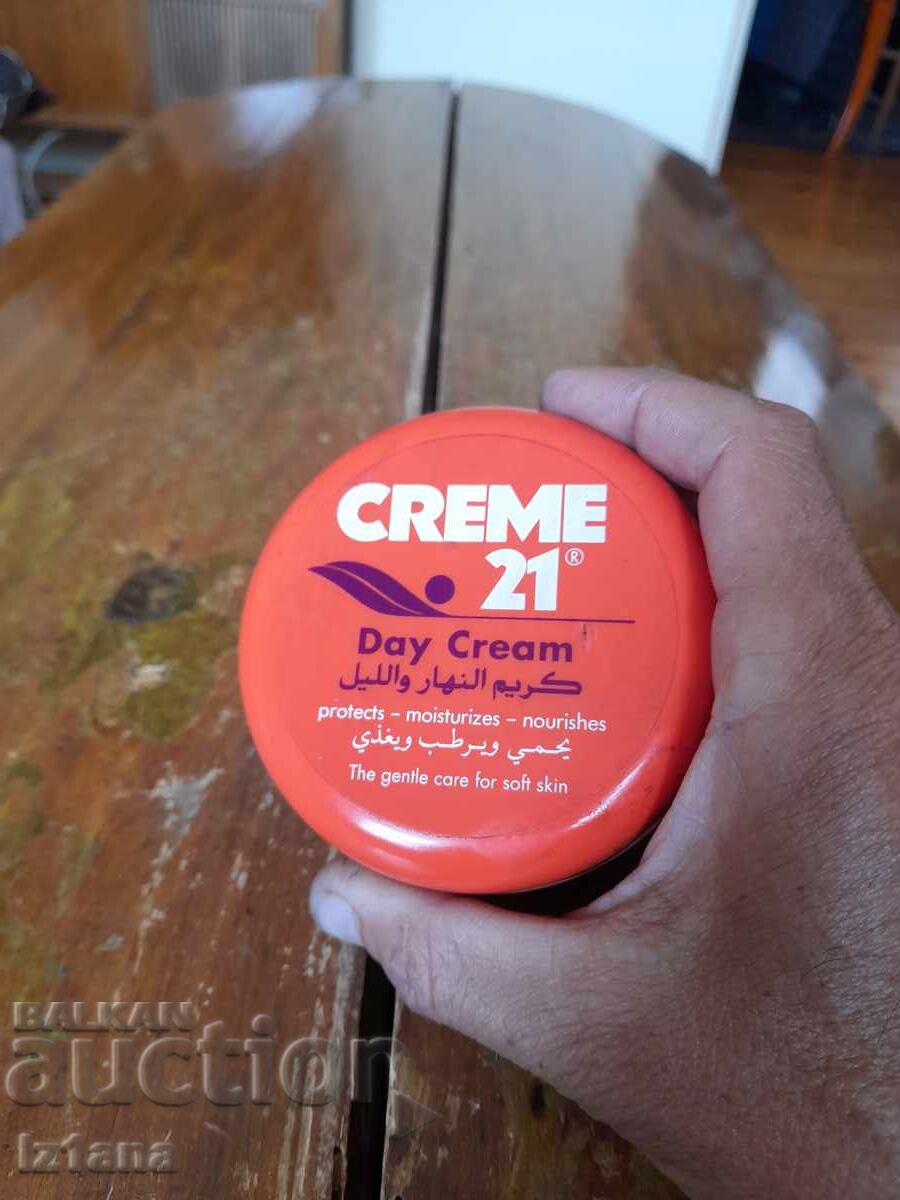 Стар козметичен крем Creme 21 с цена € 37.00 | 72.37 лв. Стар козметичен крем Creme 21 с цена € 37.00 | 72.37 лв.