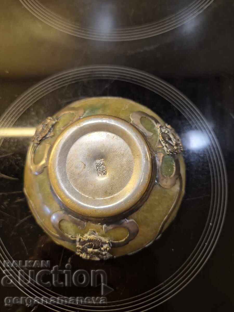 Auction Chinese bowl with seal Auction Chinese bowl with seal