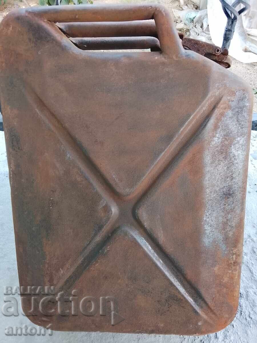 German military jerrycan - 5 German military jerrycan - 5