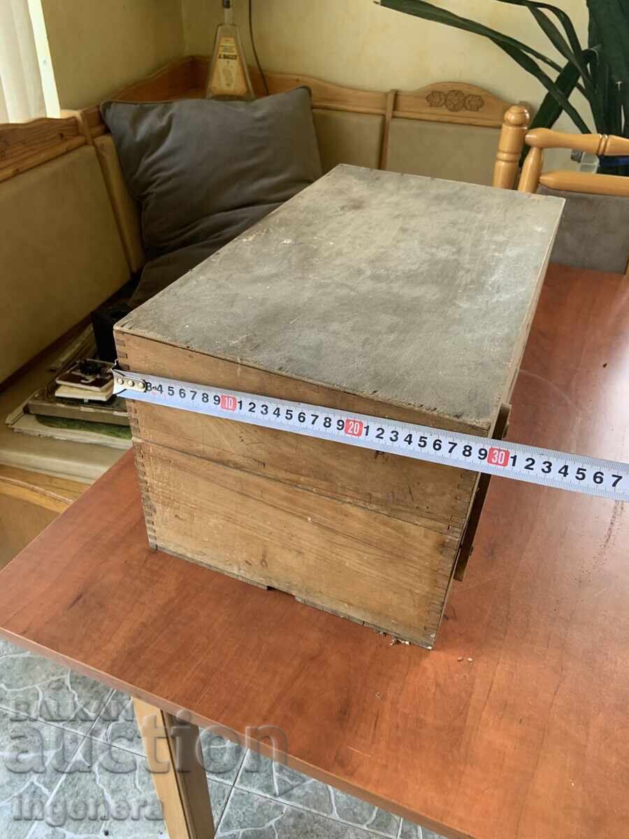 Delivery of EARLY SOCIALIST ERA TRUNK CARDBOARD WOOD Delivery of EARLY SOCIALIST ERA TRUNK CARDBOARD WOOD