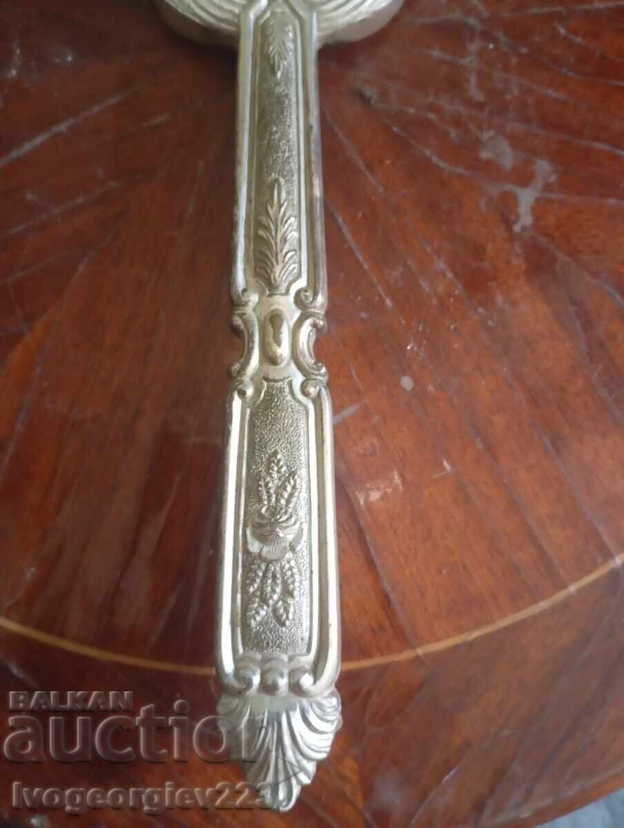 Art Deco handheld vanity mirror, silver-plated metal frame with price € 21.00 | 41.07 BGN Art Deco handheld vanity mirror, silver-plated metal frame with price € 21.00 | 41.07 BGN