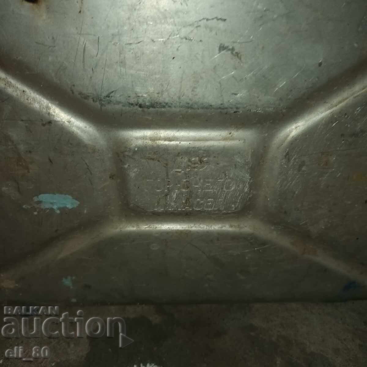 Canistră metalică din aluminiu 10 litri cu preț € 30.00 | 58.68 BGN Canistră metalică din aluminiu 10 litri cu preț € 30.00 | 58.68 BGN