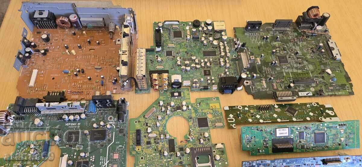 Electronic Scrap No. 13 with price € 19.99 | 39.10 BGN Electronic Scrap No. 13 with price € 19.99 | 39.10 BGN