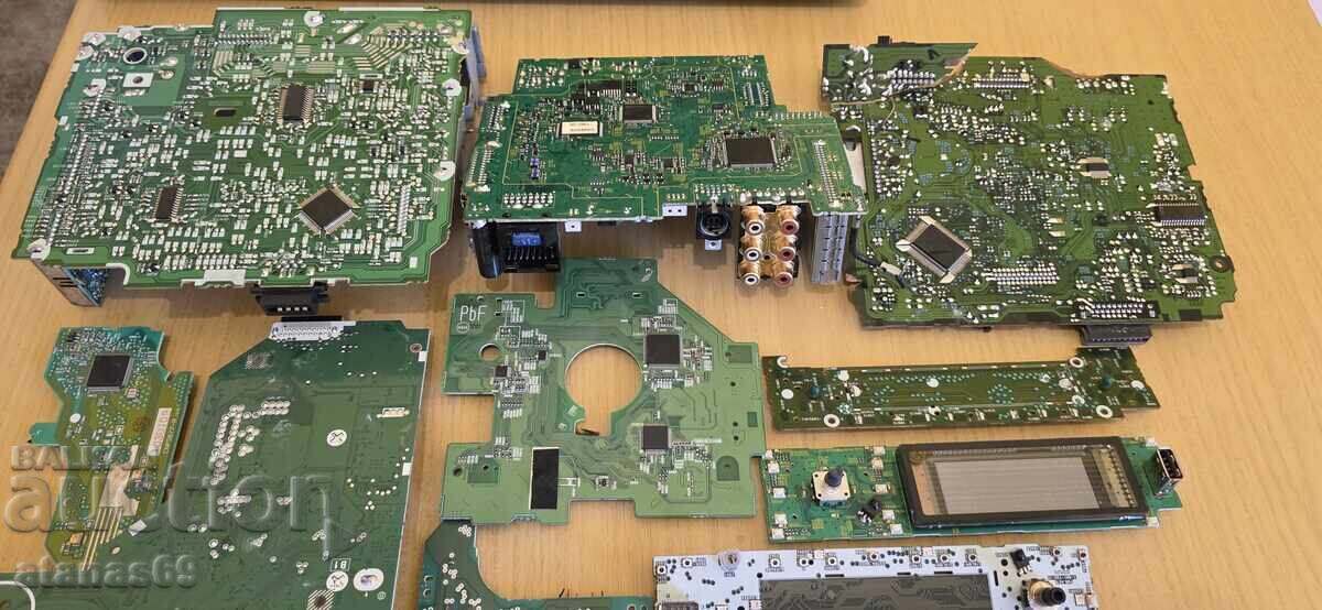 Electronic Scrap No. 13 - 5 Electronic Scrap No. 13 - 5