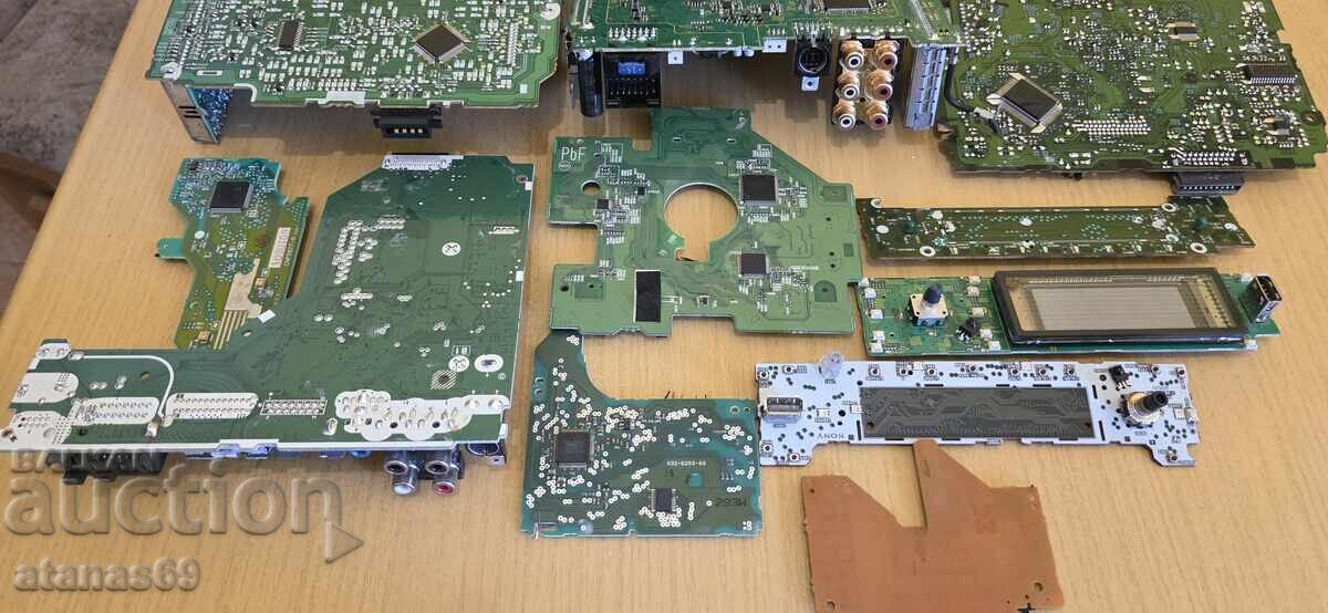 Electronic Scrap No. 13 - 6 Electronic Scrap No. 13 - 6