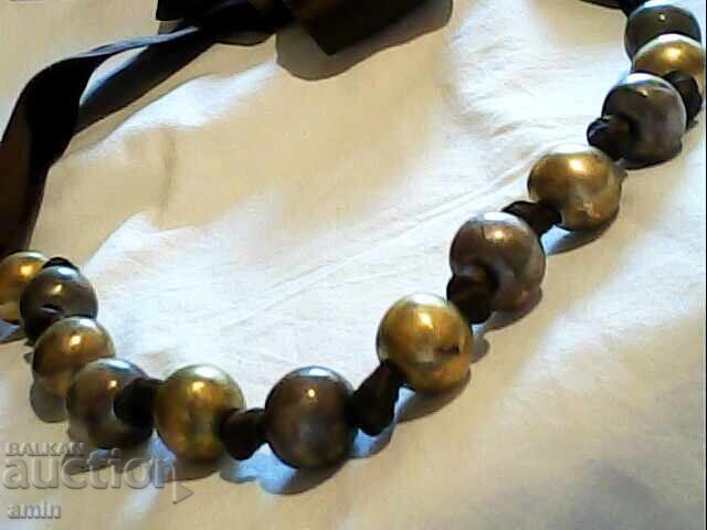 Colier frumos cu bile mari de 26 mm Colier frumos cu bile mari de 26 mm