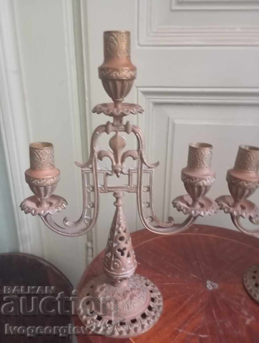 Set de sfeșnice vintage din bronz cu preț € 110.00 | 215.14 BGN Set de sfeșnice vintage din bronz cu preț € 110.00 | 215.14 BGN