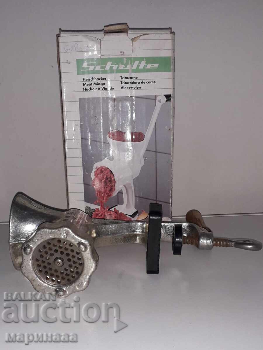 MAȘINĂ VECHE DE TOCAT CARNE ȘI FRĂMÂNTAT ALUAT, 2 ÎN 1 cu preț € 14.00 | 27.38 BGN MAȘINĂ VECHE DE TOCAT CARNE ȘI FRĂMÂNTAT ALUAT, 2 ÎN 1 cu preț € 14.00 | 27.38 BGN