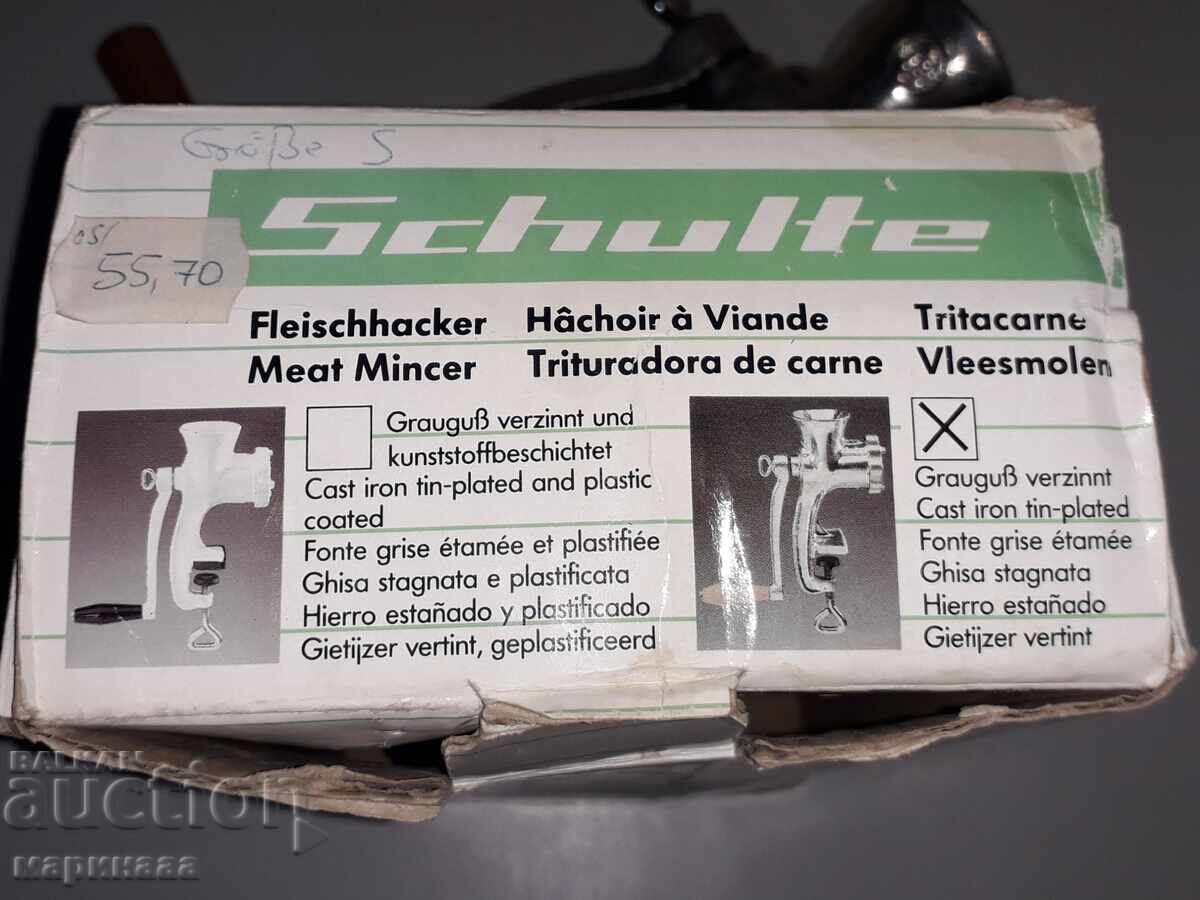 Licitație MAȘINĂ VECHE DE TOCAT CARNE ȘI FRĂMÂNTAT ALUAT, 2 ÎN 1 Licitație MAȘINĂ VECHE DE TOCAT CARNE ȘI FRĂMÂNTAT ALUAT, 2 ÎN 1