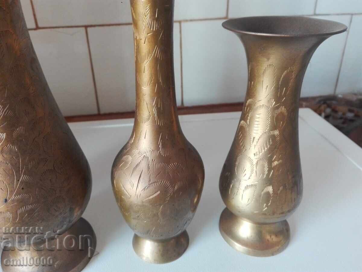 Παράδοση Τέσσερα χάλκινα βάζα Παράδοση Τέσσερα χάλκινα βάζα