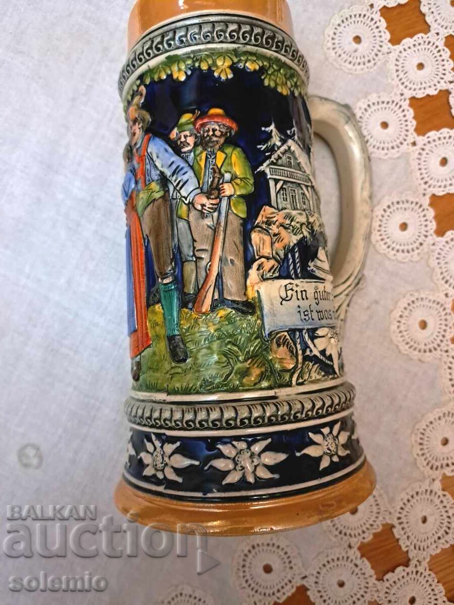 Голяма , музикална халба за бира с цена € 60.00 | 117.35 лв.
