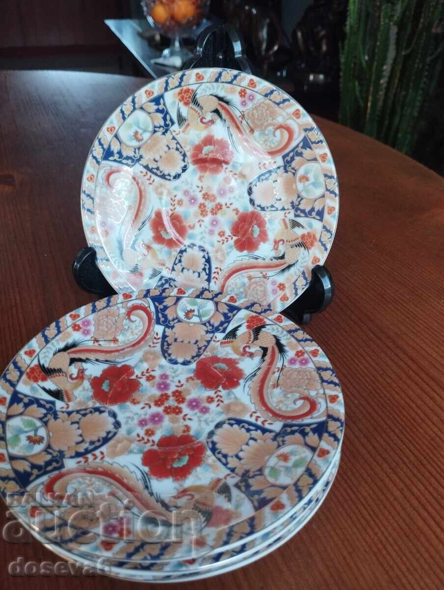 Set of 4 Yaran porcelain charger plates, Imari style Set of 4 Yaran porcelain charger plates, Imari style