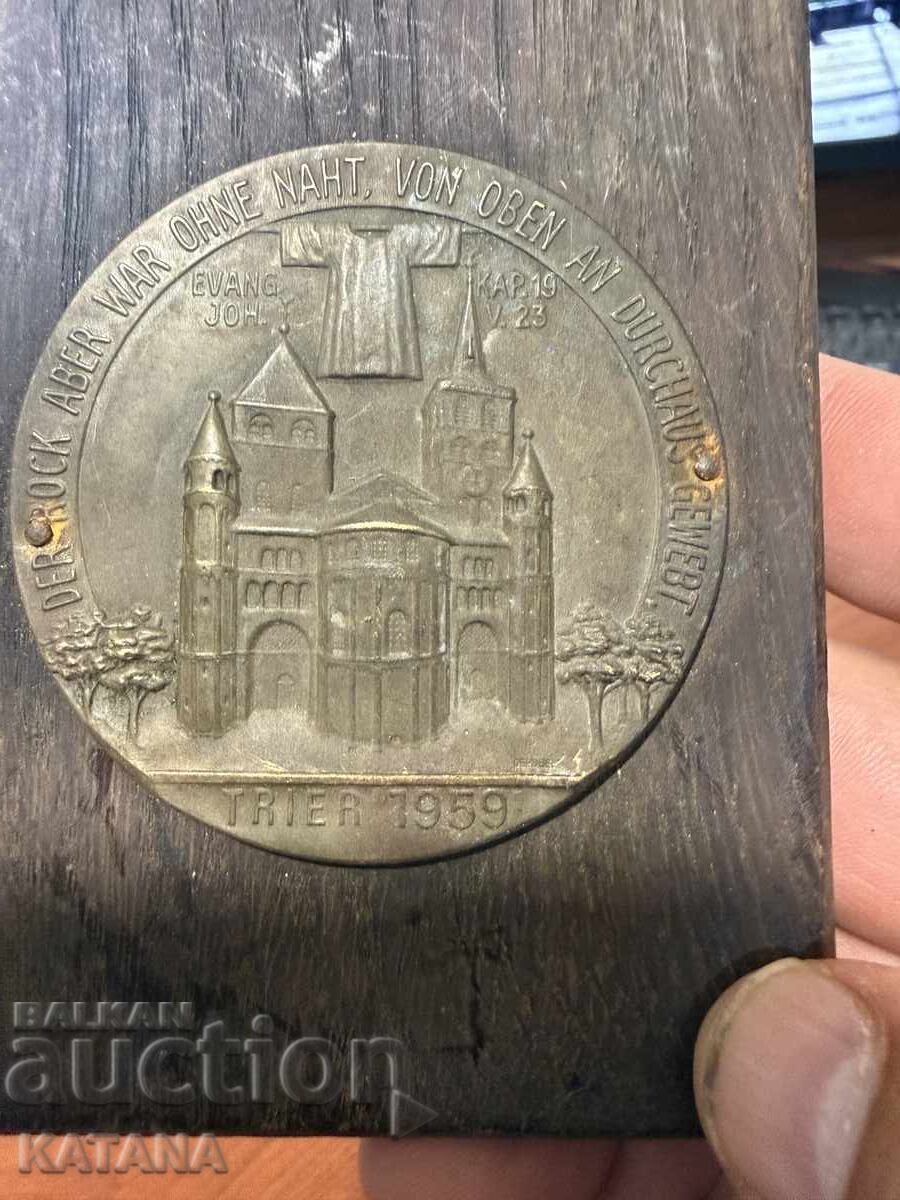 Plaque