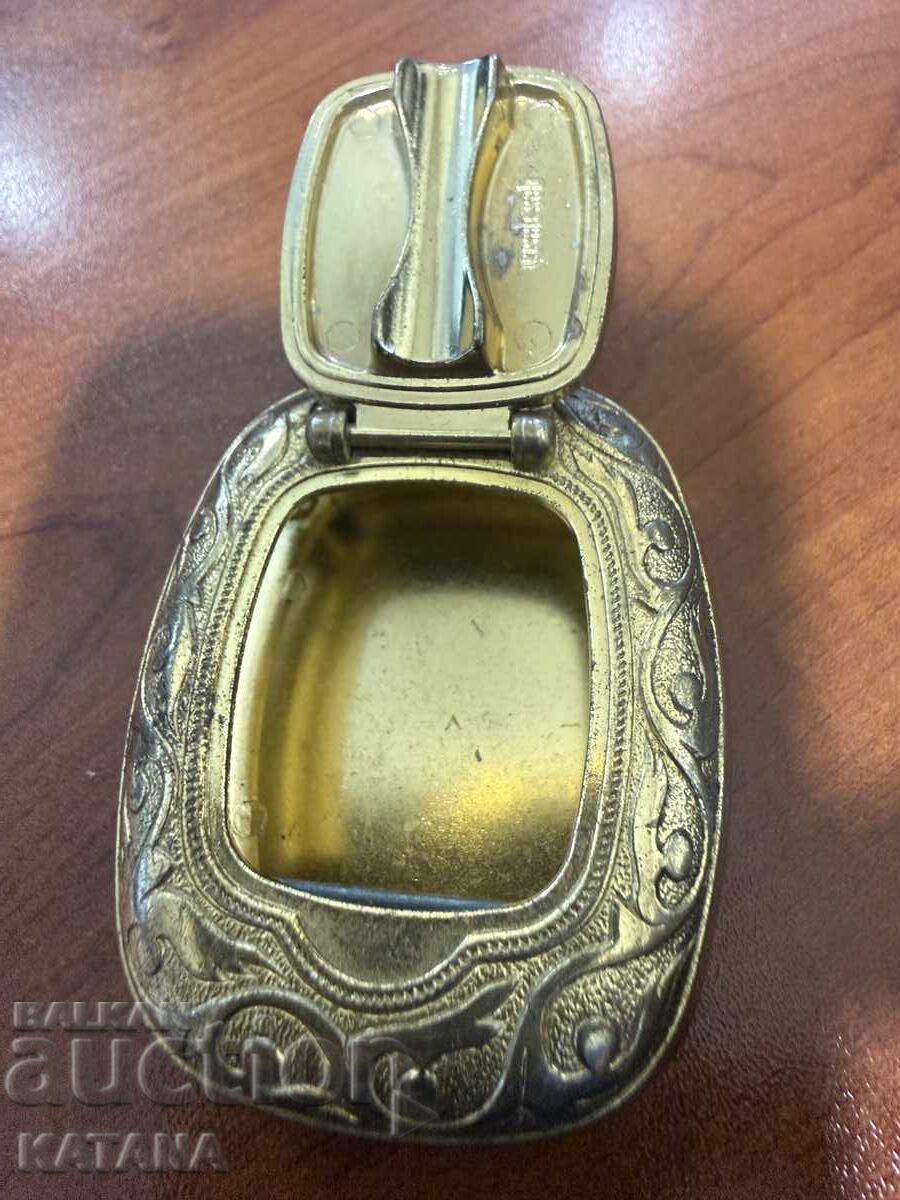 Small ashtray with price € 10.00 | 19.56 BGN