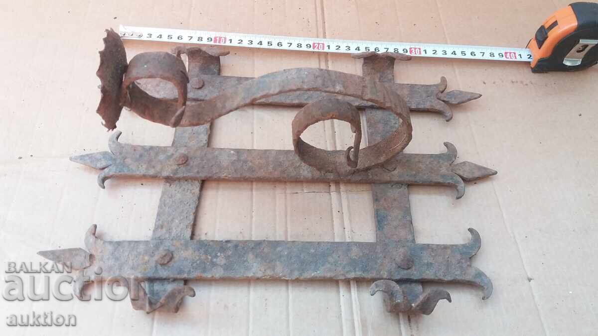 Auction WROUGHT IRON MASSIVE REVIVAL-STYLE WALL CANDLE HOLDER Auction WROUGHT IRON MASSIVE REVIVAL-STYLE WALL CANDLE HOLDER