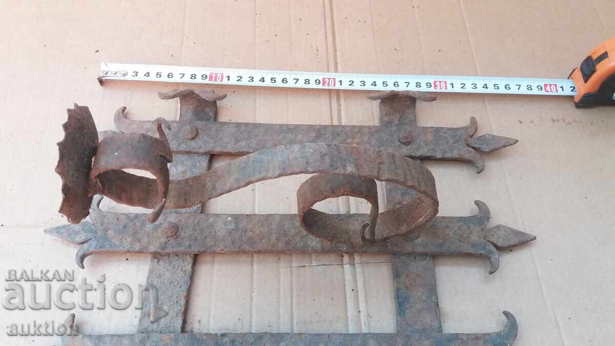 WROUGHT IRON MASSIVE REVIVAL-STYLE WALL CANDLE HOLDER - 5 WROUGHT IRON MASSIVE REVIVAL-STYLE WALL CANDLE HOLDER - 5