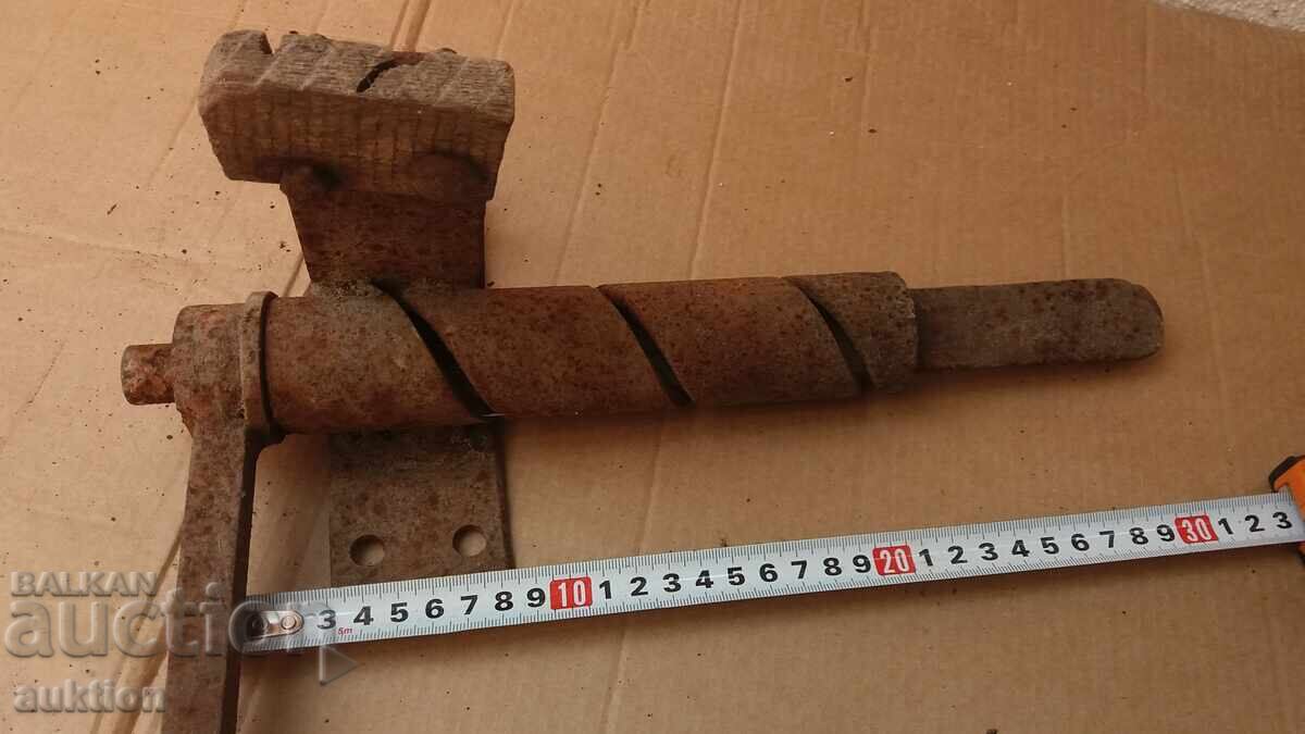 Auction HANDHELD WIRE WINDING TOOL FOR MESH - WORKING Auction HANDHELD WIRE WINDING TOOL FOR MESH - WORKING