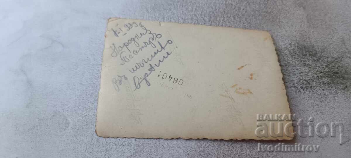 Fotografie Sofia Elevi în fața Teatrului Național în iarna anului 1939 cu preț € 0.87 | 1.70 BGN Fotografie Sofia Elevi în fața Teatrului Național în iarna anului 1939 cu preț € 0.87 | 1.70 BGN