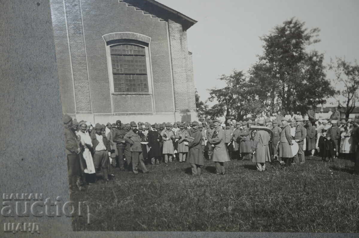 Livrarea 1915 Fotografie militară ofițeri uniformă sărbătoare fanfară Livrarea 1915 Fotografie militară ofițeri uniformă sărbătoare fanfară