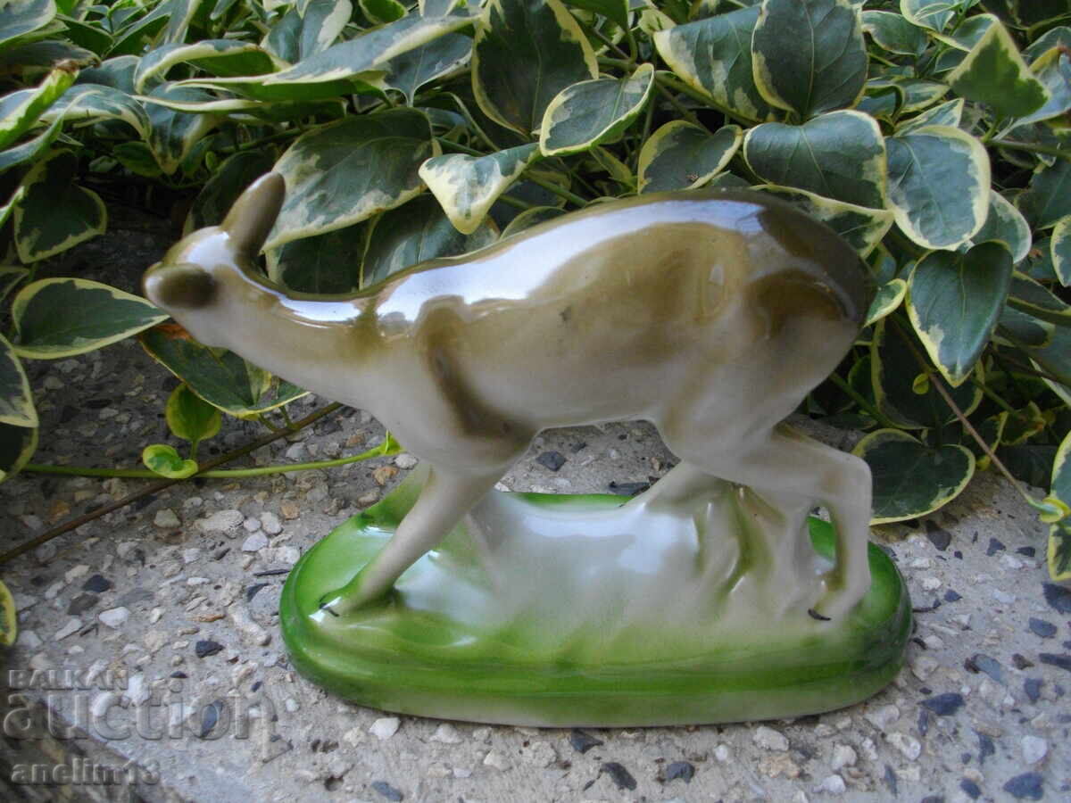 Delivery of VINTAGE BULGARIAN PORCELAIN IZIDA DEER Delivery of VINTAGE BULGARIAN PORCELAIN IZIDA DEER