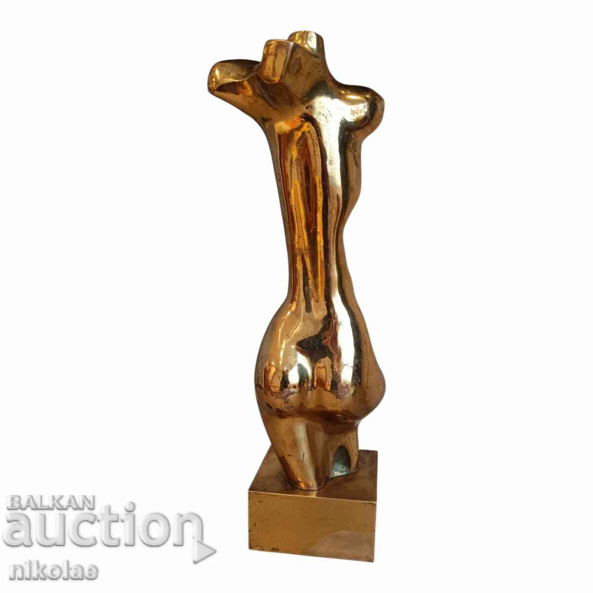 Delivery of Large original bronze sculpture "Nike"