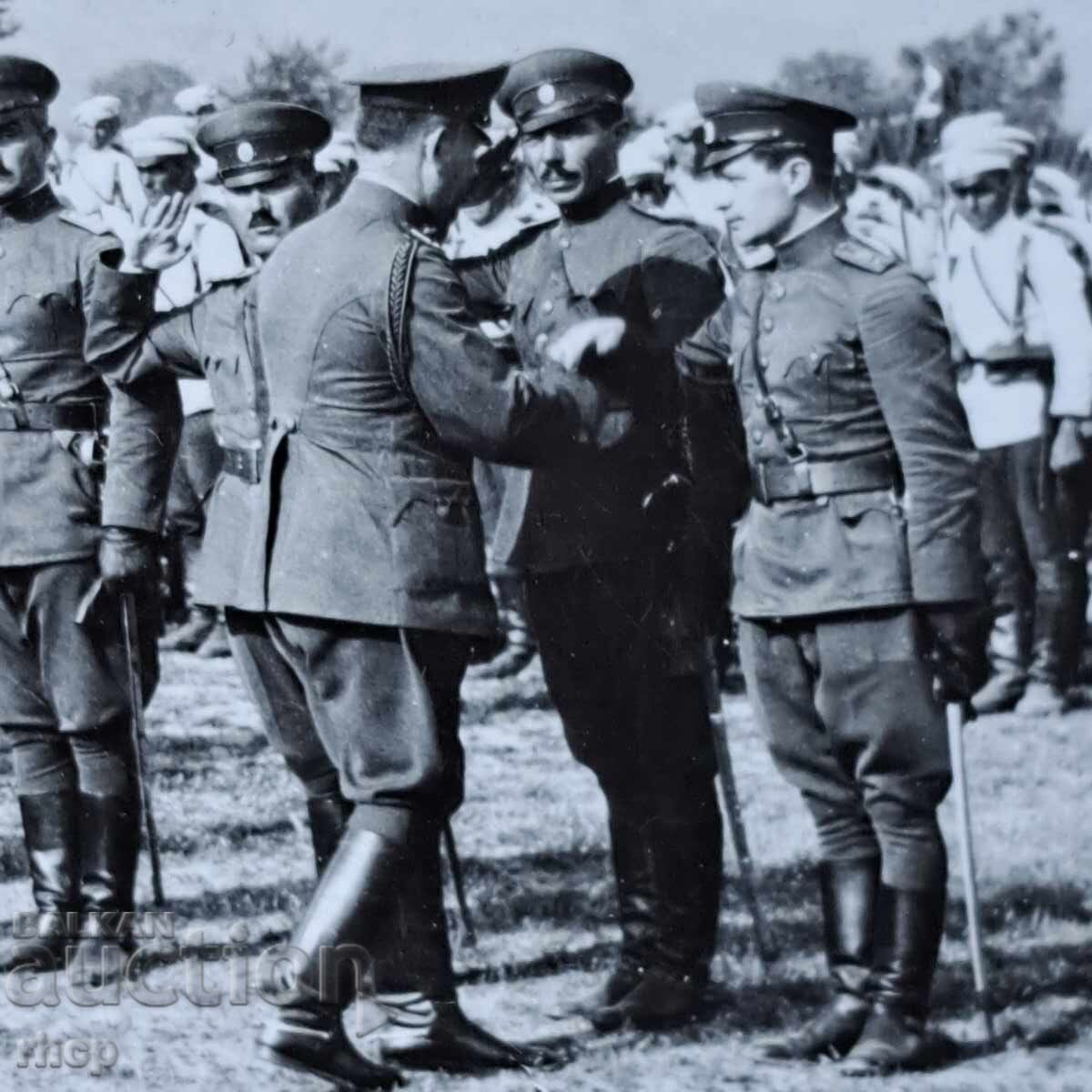 Войници офицери бойно знаме парад 1930те години с цена € 9.00 | 17.60 лв. Войници офицери бойно знаме парад 1930те години с цена € 9.00 | 17.60 лв.