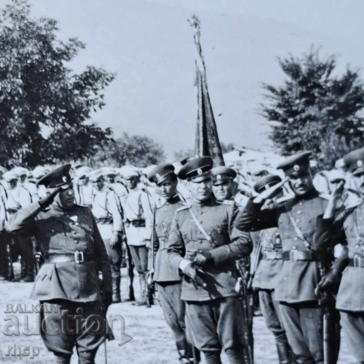 Аукцион Войници офицери бойно знаме парад 1930те години Аукцион Войници офицери бойно знаме парад 1930те години